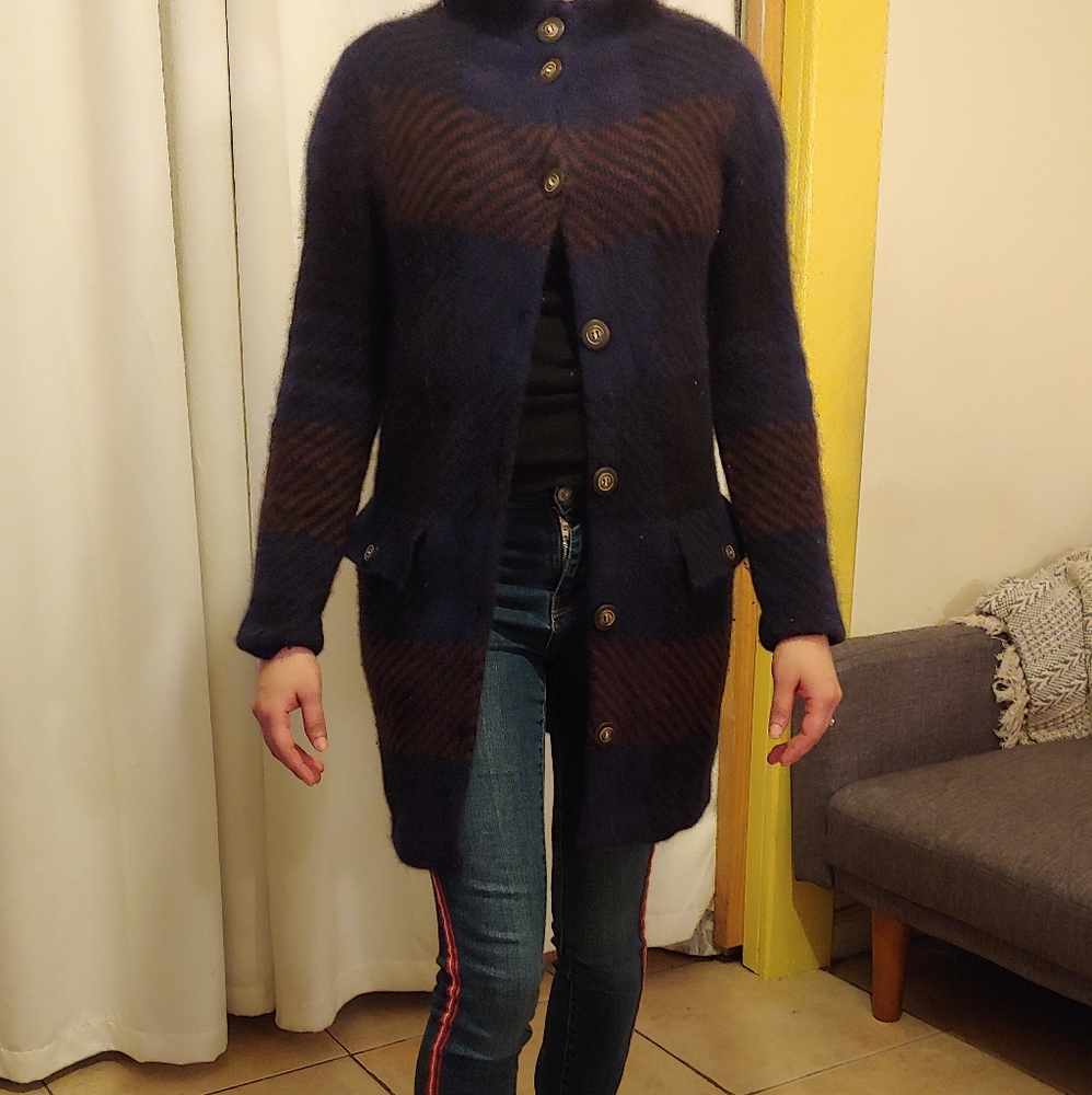 Sweaters - Picture 4 of 4